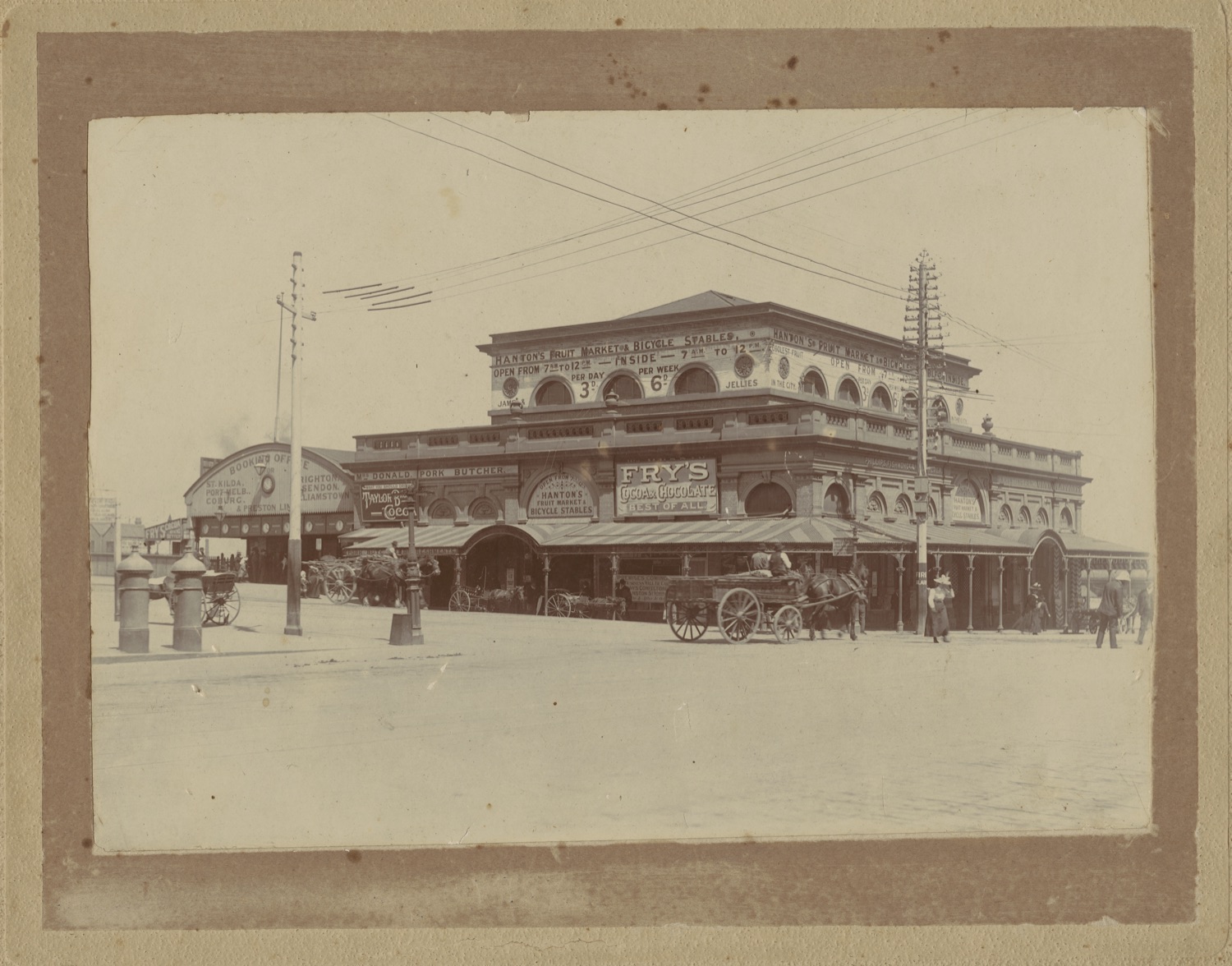 FLINDERS STATION - Anon - between 1893 and 1901 - The corner of Flinders and Swanston Streets, Melbourne, Victoria - H2017.672